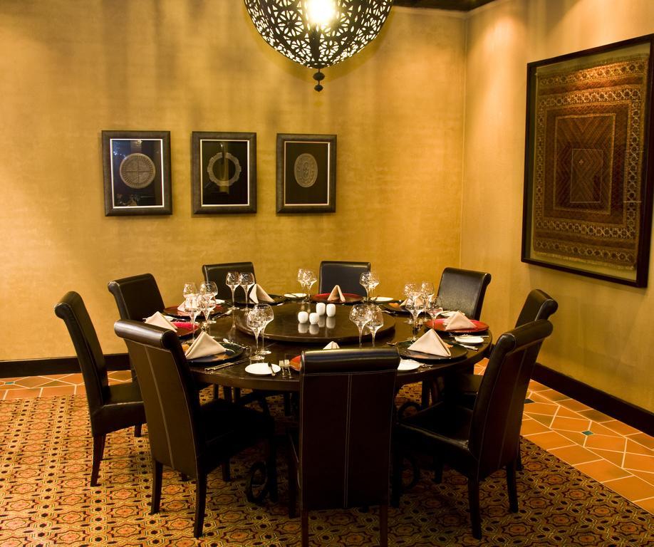 Royal Elephant Hotel & Conference Centre Центурион Экстерьер фото